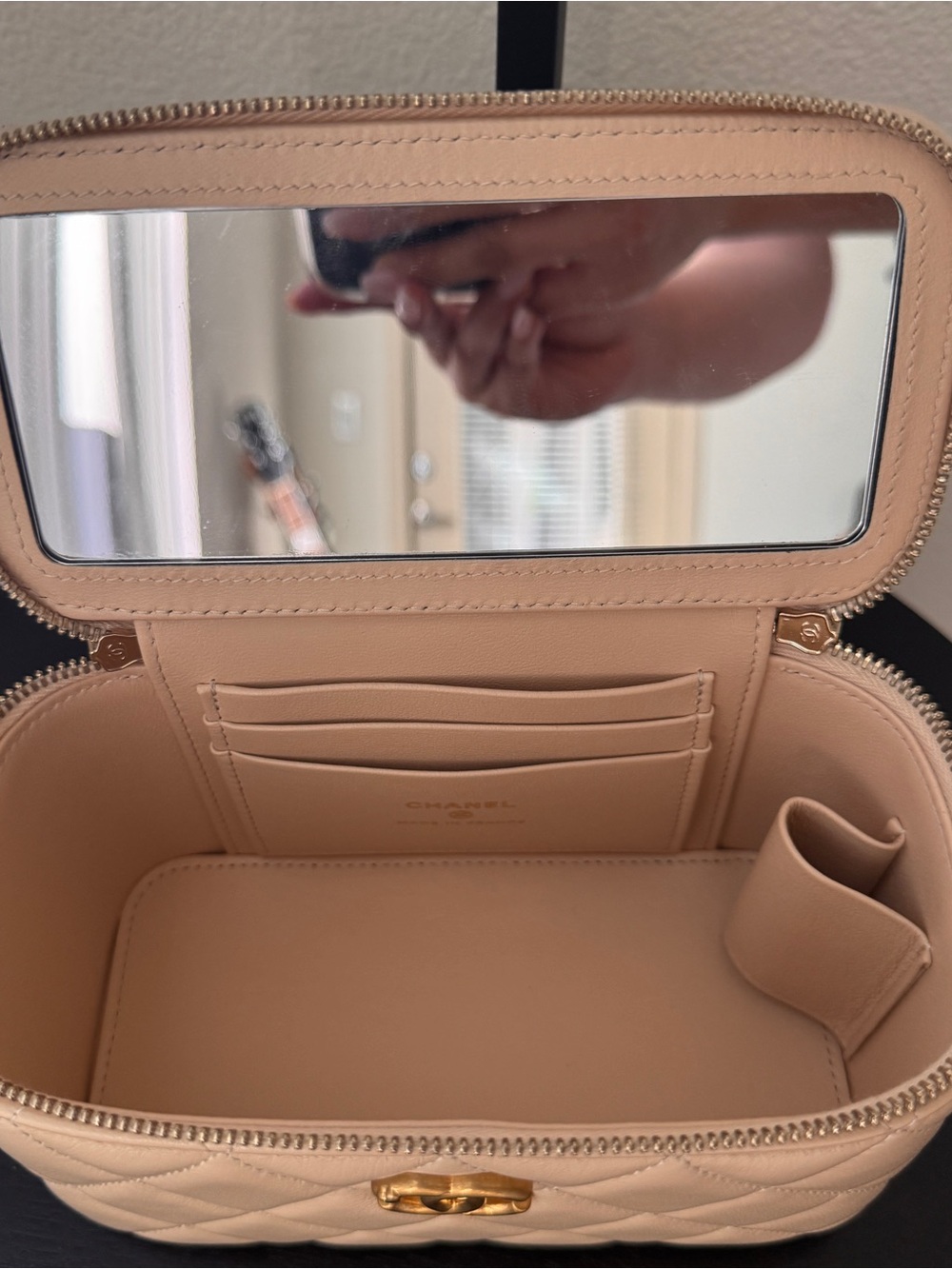 Chanel - Small Sweetheart Vanity - Picture 11 of 14